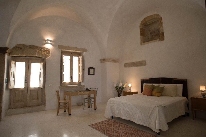 Historia- Dimore Corte Chiesa Corigliano dʼOtranto Extérieur photo