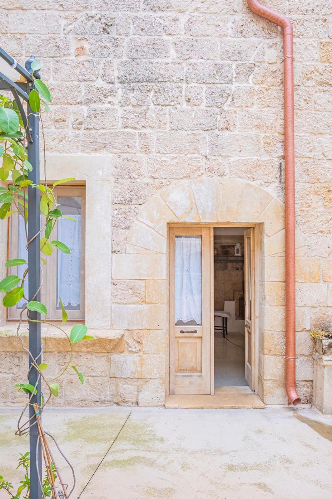 Historia- Dimore Corte Chiesa Corigliano dʼOtranto Extérieur photo